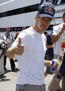 Red Bull quiere garantizar la continuidad de Vettel en la escudería. Red Bull quiere garantizar la continuidad de Vettel en la escudería.