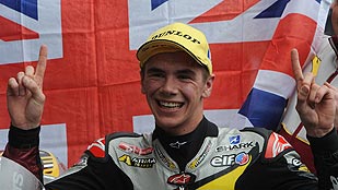 Redding se impone en una carrera negra para los espa&ntilde;oles