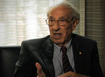 Edmond Fischer, bioquímico de la Universidad de Washington y premio Nobel de Fisiología en 1992 Edmond Fischer, bioquímico de la Universidad de Washington y premio Nobel de Fisiología en 1992