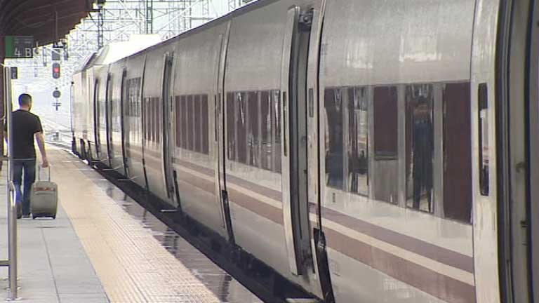 Desde hoy viajar en AVE es hasta un 70 por ciento m&aacute;s barato