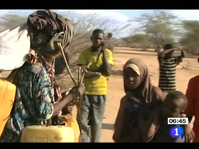 Ir al Video&nbsp;Los refugiados somal&iacute;es, abandonados a su suerte en la frontera de Kenia