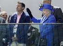 La reina Isabel II de Inglaterra, acompa&ntilde;ada por el presidente del Comit&eacute; Organizador de los Juegos Ol&iacute;mpicos de Londres 2012, Sebastian Coe, observan las pruebas de nataci&oacute;n de los Juegos Ol&iacute;mpicos.