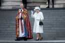 La reina Isabel II completa las exitosas y multitudinarias celebraciones de sus 60 a&ntilde;os en el trono.
