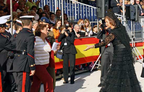 La Reina rompe el protocolo en Ferrol