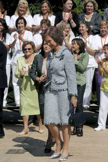 La Reina Sof&iacute;a ha recibido la carta de las mujeres de los mineros en Le&oacute;n, donde inauguraba un centro de tratamiento del alzh&eacute;imer.