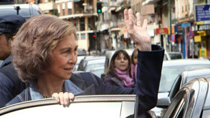 Ver v&iacute;deo  'La reina visita por segundo d&iacute;a al rey, a quien encuentra "muy animado"'