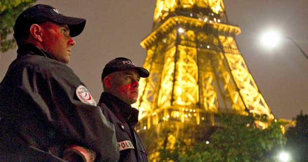 REABREN LA TORRE EIFFEL TRAS EL SEGUNDO FALSO AVISO DE BOMBA EN DOS SEMANAS
