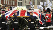 Ir al Video&nbsp;Reino Unido despide a Margaret Thatcher con un gran funeral en Londres