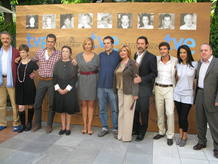 El reparto de "Herederos" y el director de TVE, Javier Pons