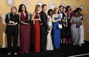 El reparto de The help posa con su premio al mejor elenco