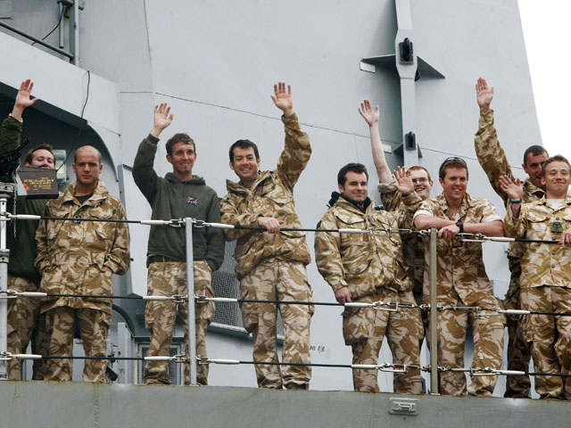 Un buque de la armada brit&aacute;nica repatria a ciudanos y militares desde Espa&ntilde;a 