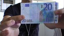 El Mag Ram&oacute;n nos hace un juego de magia y hace desaparecer 20 euros
