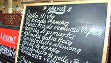 Pizarra del men&uacute; del d&iacute;a de un restaurant de Madrid