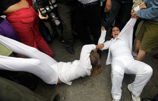 Cuba reprime a las Damas de Blanco en una manifestaci&oacute;n pac&iacute;fica