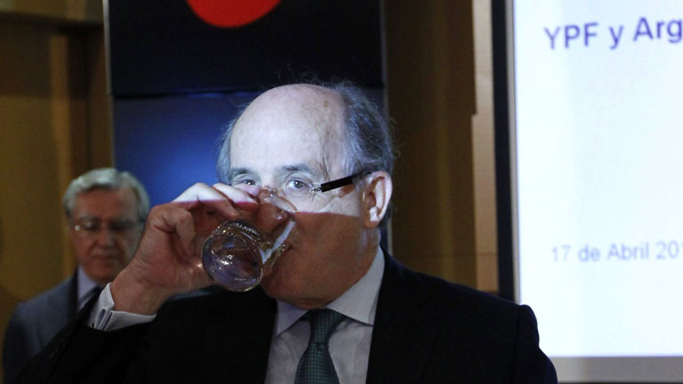 Repsol acusa a Argentina de "derrumbar" la acci&oacute;n de YPF para expropiarla a precio de saldo 