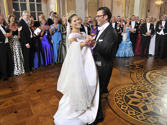 La boda de Victoria de Suecia con Daniel Westling se ha prolongado hasta el amanecer