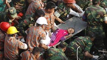 Ir al Video&nbsp;Rescatan con vida a una mujer 16 d&iacute;as despu&eacute;s del derrumbe de Bangladesh