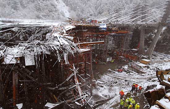 Los cuatro cad&aacute;veres aun sepultados en Andorra ser&aacute;n rescatados este lunes