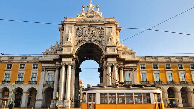 Ver v&iacute;deo  'El rescate de Portugal rondar&aacute; los 80.000 millones y estar&aacute; listo a mitad de mayo'