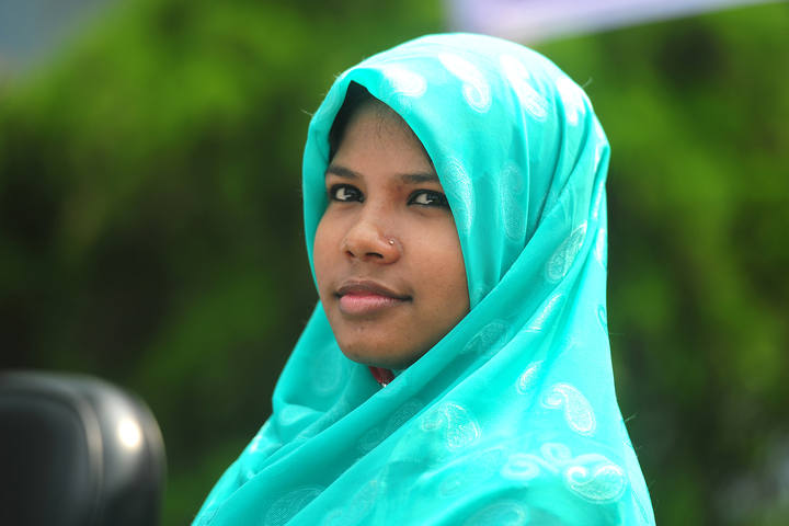 Reshmi, que sobrevivi&oacute; 17 d&iacute;as bajo los escombros en Bangladesh, ha salido del hospital