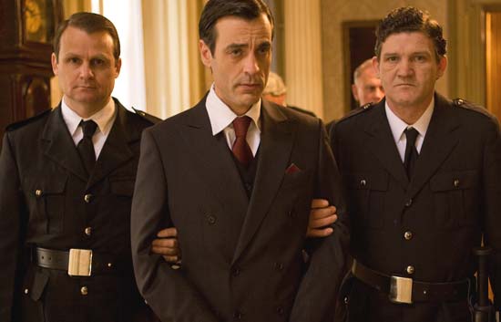 Amar - Resumen del primer cap&iacute;tulo de 'Alta traici&oacute;n'