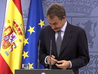 Ver vídeo  'Resumen de las declaraciones de Zapatero y Rajoy'