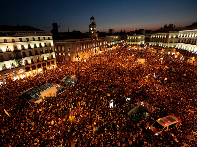 Resumen de una jornada de 'indignaci&oacute;n' en Sol