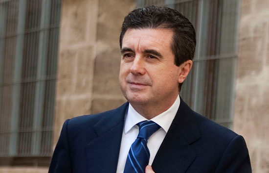 Jaume Matas tendr&aacute; que esperar hasta el lunes para saber las medidas que le impone el juez