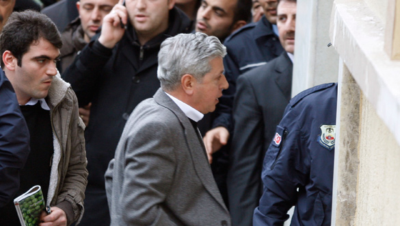 El general retirado Ozer Karabulut, a su llegada al tribunal de Estambul.