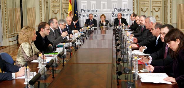 REUNI&Oacute;N ENTRE GOBIERNO Y PARTIDOS PARA BUSCAR UN PACTO ANTICRISIS