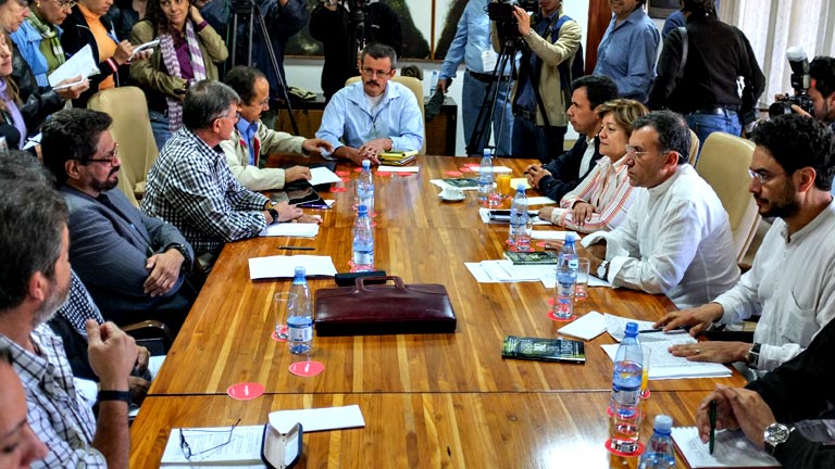 Congresistas colombianos se re&uacute;nen en La Habana con negociadores de las FARC