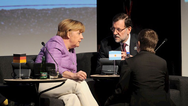 Rajoy se re&uacute;ne con Merkel en la &uacute;ltima sesi&oacute;n de la cumbre en Chile