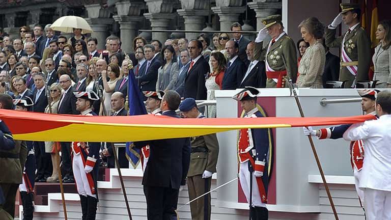 El rey preside el acto central del D&iacute;a de las fuerzas armadas