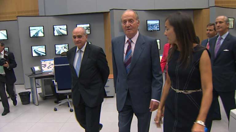 El rey visita las instalaciones de la Direcci&oacute;n General de Tr&aacute;fico de Madrid