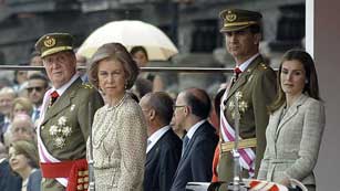 Ver v&iacute;deo  'El rey ha presidido el D&iacute;a de las Fuerzas Armadas en Valladolid'
