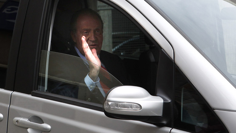 El rey sale del hospital tras recibir el alta