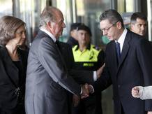 En IFEMA tambi&eacute;n se encontraba el alcalde de Madrid, Alberto Ruiz Gallard&oacute;n, quien ha recibido a los Reyes.