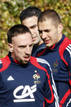 Ribery y Benzema durante una concentraci&oacute;n de la selecci&oacute;n francesa.