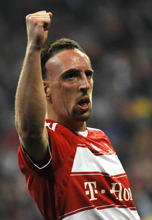 Ribery, jugador del Bayern de Munich celebra un gol en la Bundesliga ante su m&aacute;ximo rival el Bayer Leverkusen.