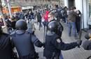 La polic&iacute;a carga a porrazos contra los estudiantes que se han manifestado en Valencia.