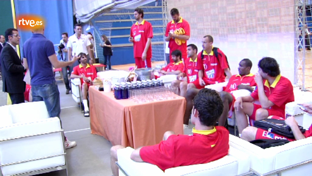 Ir al Video&nbsp;Risas y buen ambiente en la concentraci&oacute;n de la 'Roja' de baloncesto