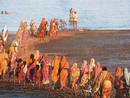 Ritual funerario en el r&iacute;o Narmada