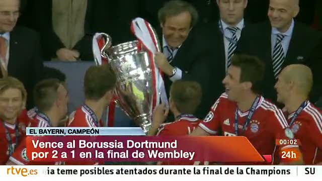 Robben le da al...