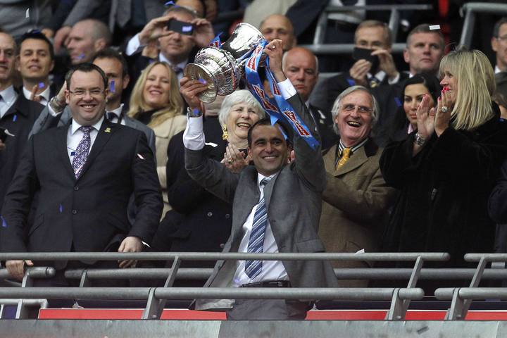 Roberto Mart&iacute;nez levanta la Copa de Inglaterra