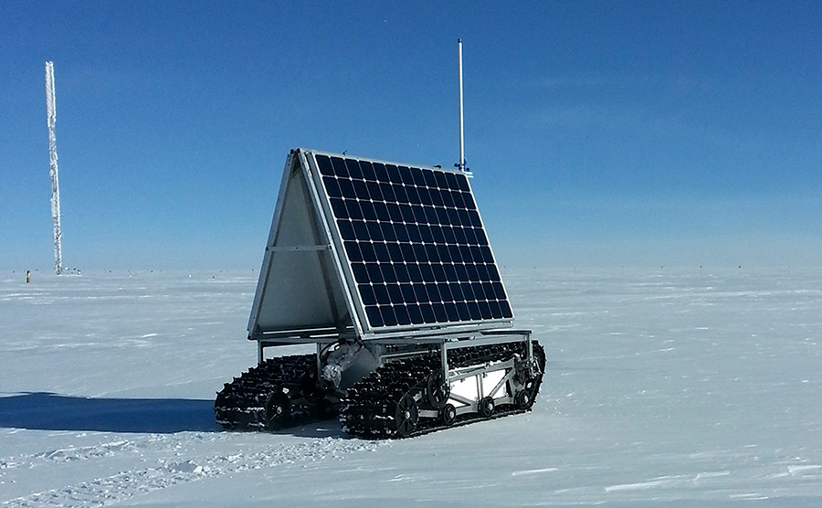 Un robot en la nieve