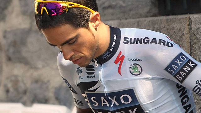 La rodilla de Contador mejora con la acupuntura