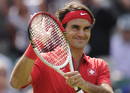 El tenista suizo Roger Federer celebra su victoria sobre el franc&eacute;s Julien Benneteau, en su partido de segunda ronda de los Juegos Ol&iacute;mpicos, jugado en Wimbledon, Reino Unido.