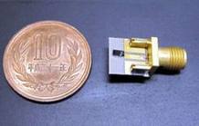 Imagen del chip inalámbrico comparado con una moneda Imagen del chip inalámbrico comparado con una moneda