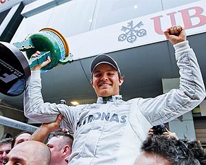 Rosberg consigue su primer GP; Alonso, noveno