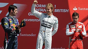 Rosberg se impone en la carrera de los reventones; Alonso tercero